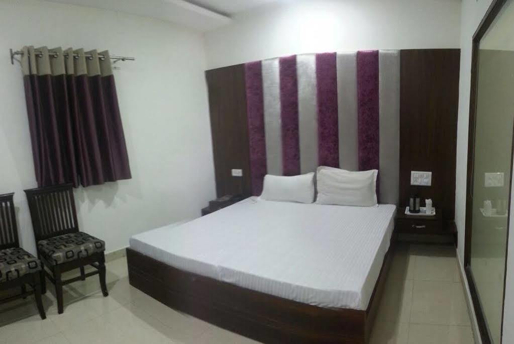 Hotel Ng Paradise Jagādhri Exterior foto