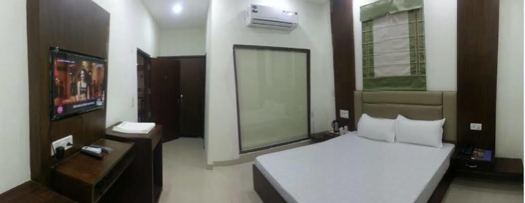 Hotel Ng Paradise Jagādhri Exterior foto